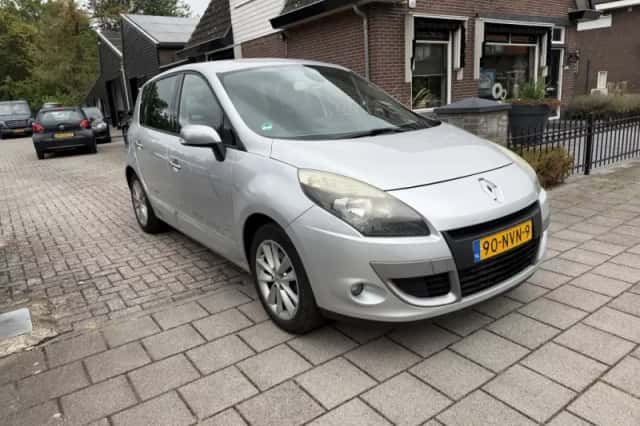 Renault Scénic (2010) thumbnail 3