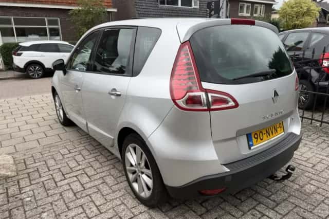Renault Scénic (2010) thumbnail 6