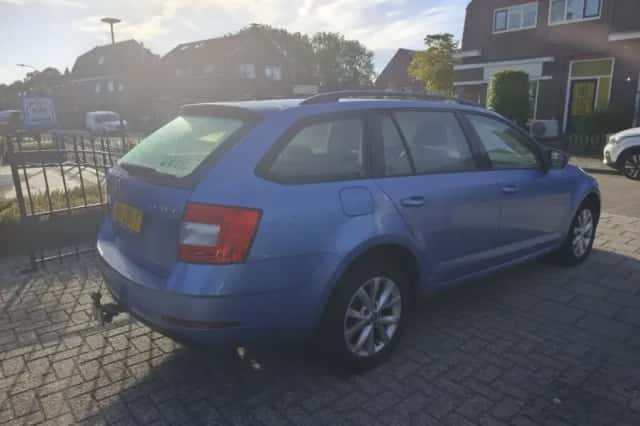 Škoda Octavia (2017) thumbnail 5