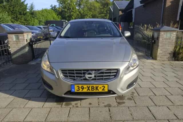 Volvo V60 (2012) thumbnail 2