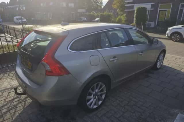 Volvo V60 (2012) thumbnail 4