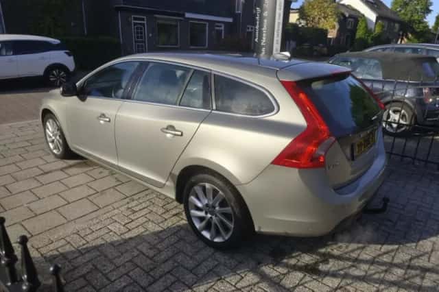 Volvo V60 (2012) thumbnail 6