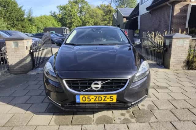 Volvo V40 (2012) thumbnail 2