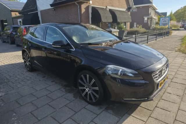 Volvo V40 (2012) thumbnail 3