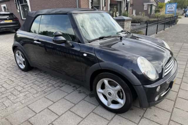 MINI Cabrio (2006) thumbnail 3