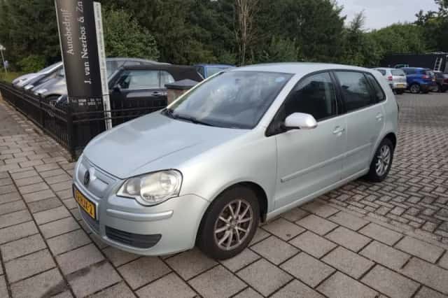 Volkswagen Polo (2009) thumbnail 1