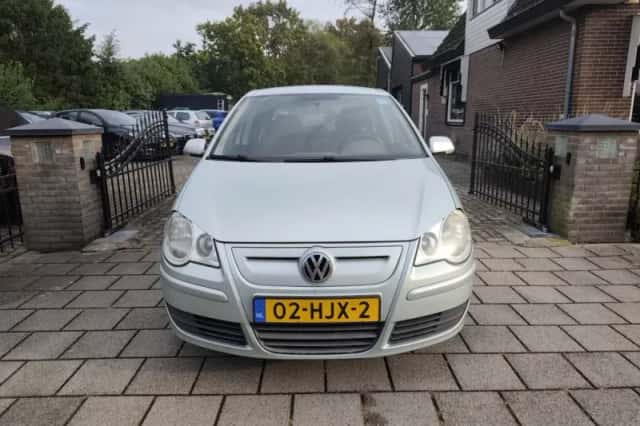 Volkswagen Polo (2009) thumbnail 2