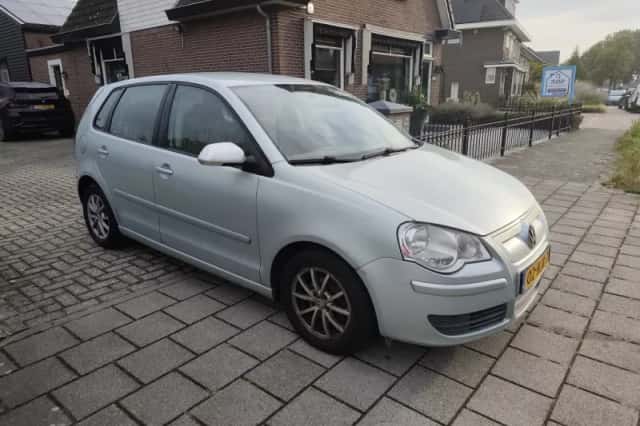 Volkswagen Polo (2009) thumbnail 3