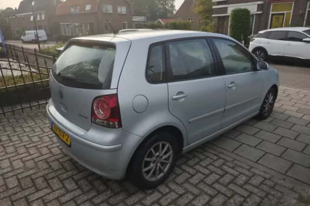 Volkswagen Polo (2009) thumbnail 4