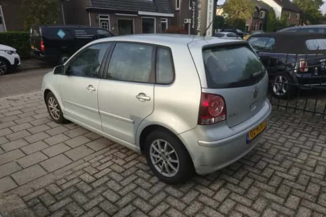 Volkswagen Polo (2009) thumbnail 6