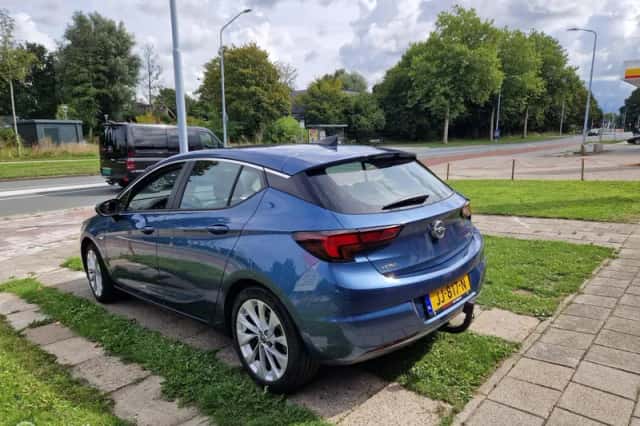 Opel Astra (2016) thumbnail 3
