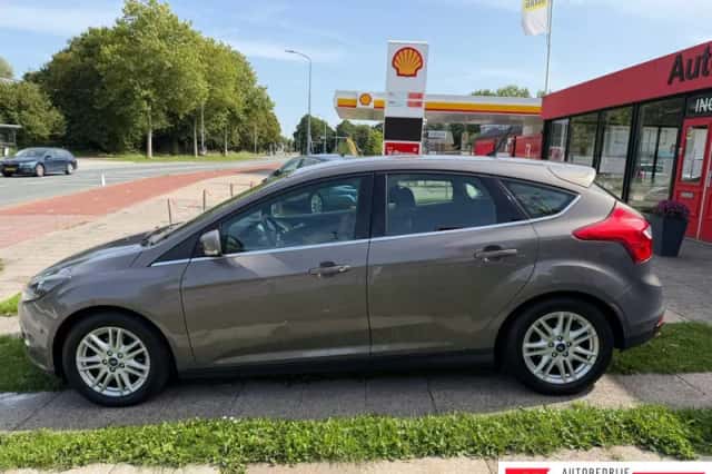 Ford Focus (2014) thumbnail 2