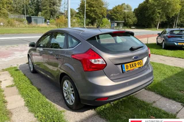 Ford Focus (2014) thumbnail 3