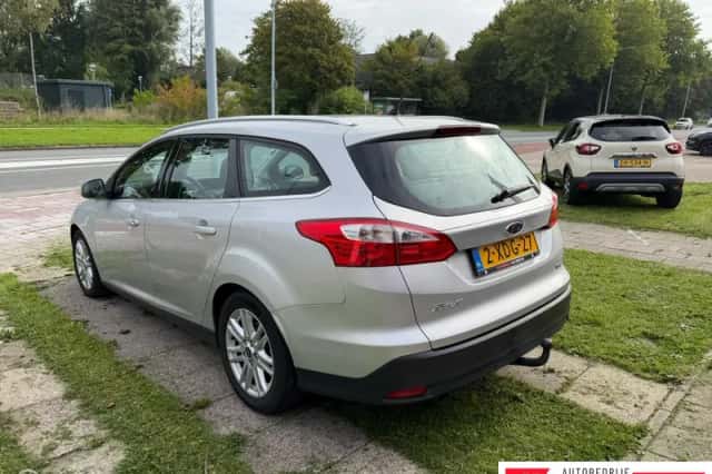 Ford Focus (2014) thumbnail 3
