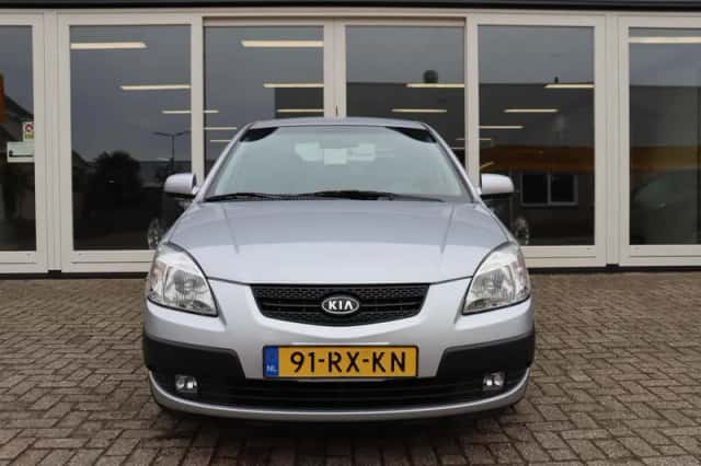 Kia Rio (2006) thumbnail 2