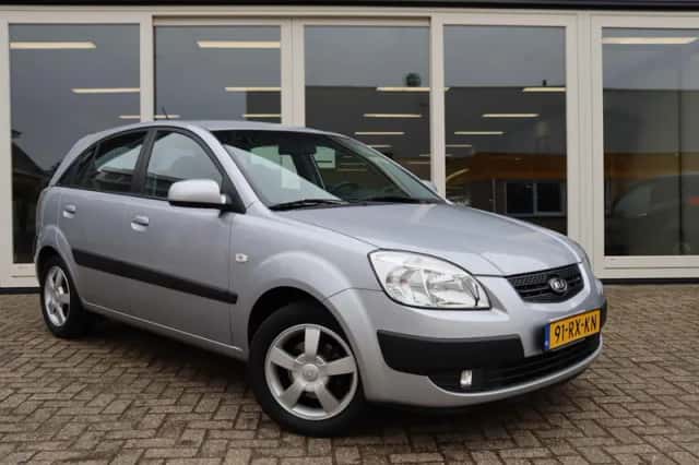 Kia Rio (2006) thumbnail 3