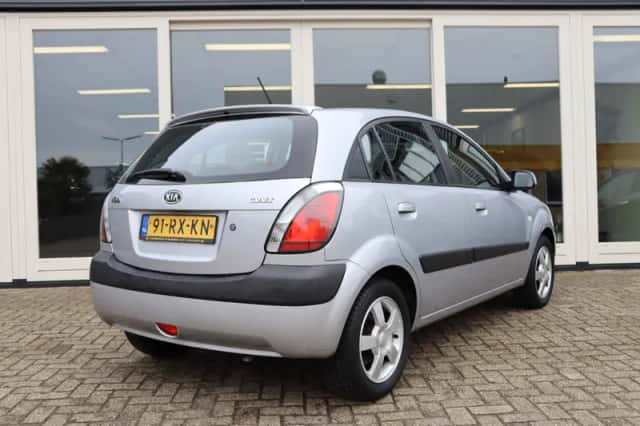 Kia Rio (2006) thumbnail 5