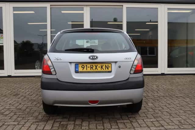Kia Rio (2006) thumbnail 6