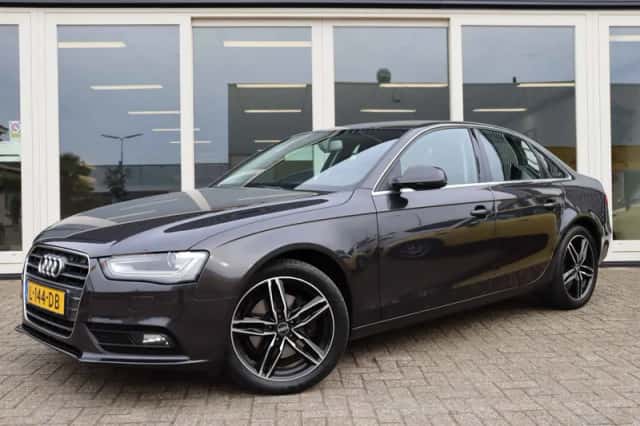 Audi A4 (2012) thumbnail 1