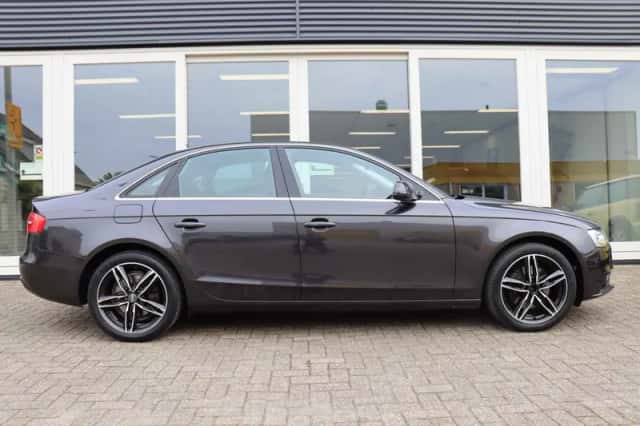Audi A4 (2012) thumbnail 4