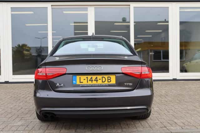 Audi A4 (2012) thumbnail 6