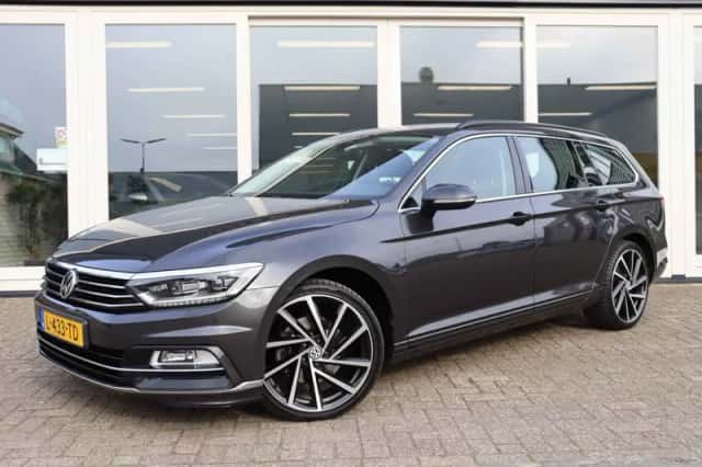 Volkswagen Passat (2018) thumbnail 1