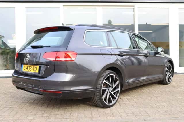 Volkswagen Passat (2018) thumbnail 5