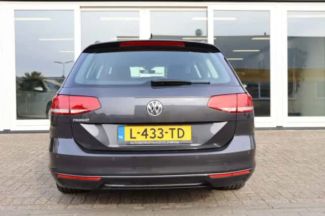 Volkswagen Passat (2018) thumbnail 6