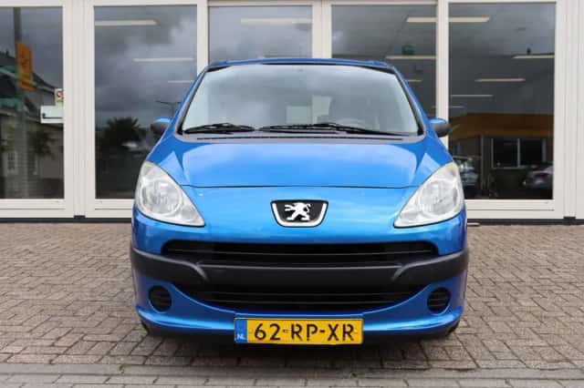 Peugeot 1007 (2005) thumbnail 2