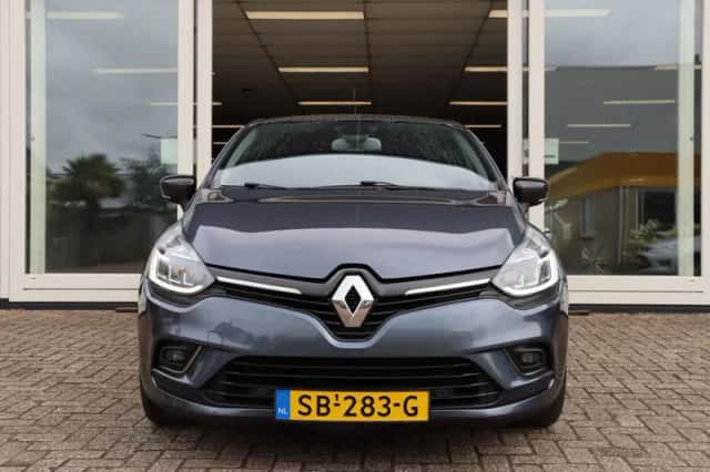 Renault Clio (2018) thumbnail 2