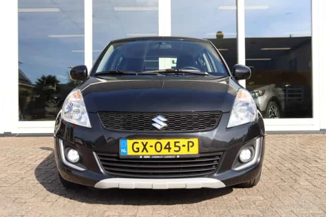 Suzuki Swift (2015) thumbnail 2