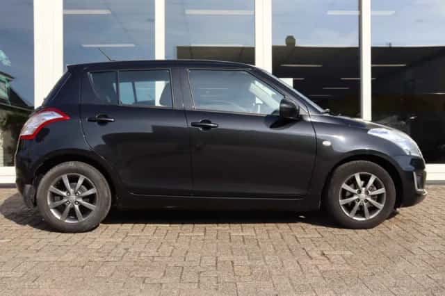 Suzuki Swift (2015) thumbnail 4