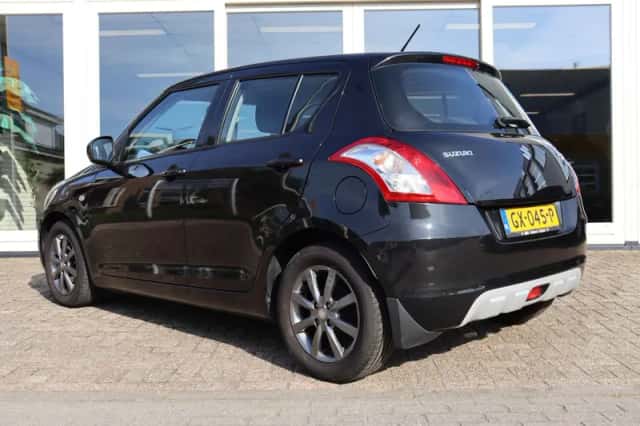 Suzuki Swift (2015) thumbnail 5