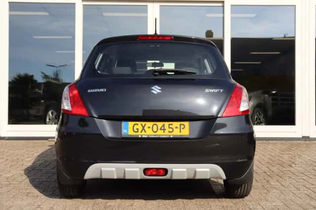 Suzuki Swift (2015) thumbnail 6