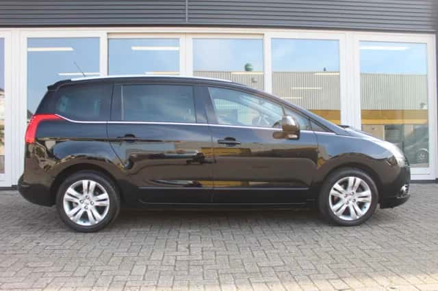 Peugeot 5008 (2013) thumbnail 4