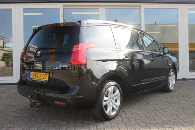 Peugeot 5008 (2013) thumbnail 5