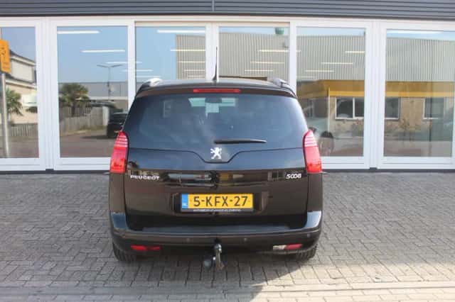 Peugeot 5008 (2013) thumbnail 6