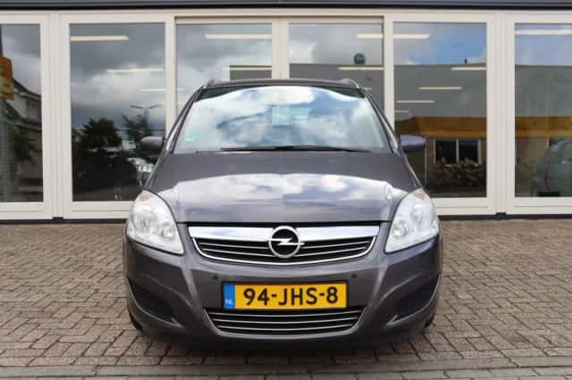 Opel Zafira (2009) thumbnail 2