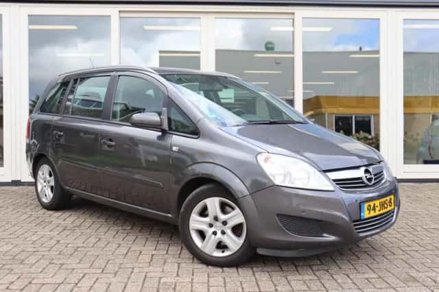 Opel Zafira (2009) thumbnail 3