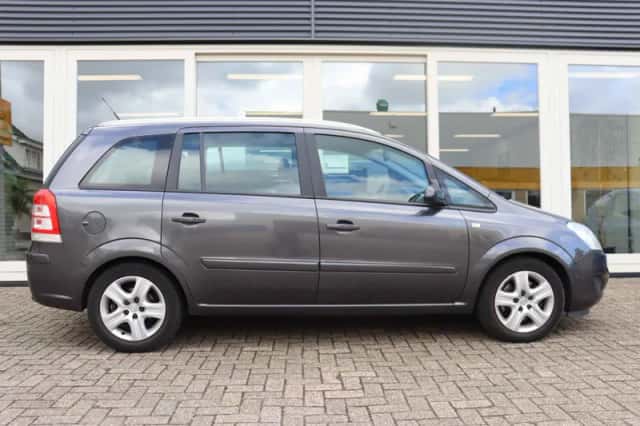Opel Zafira (2009) thumbnail 4