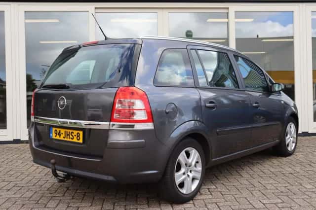 Opel Zafira (2009) thumbnail 5