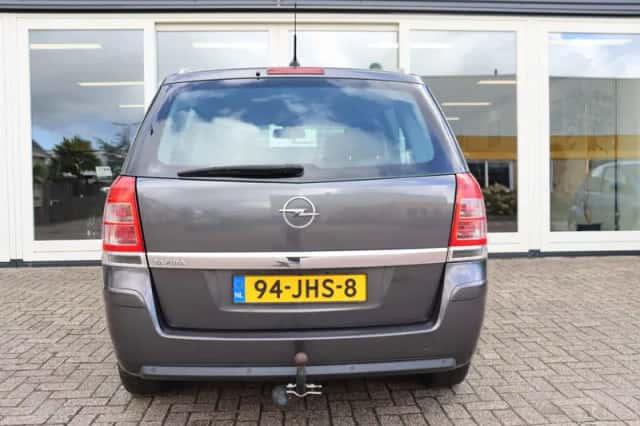 Opel Zafira (2009) thumbnail 6