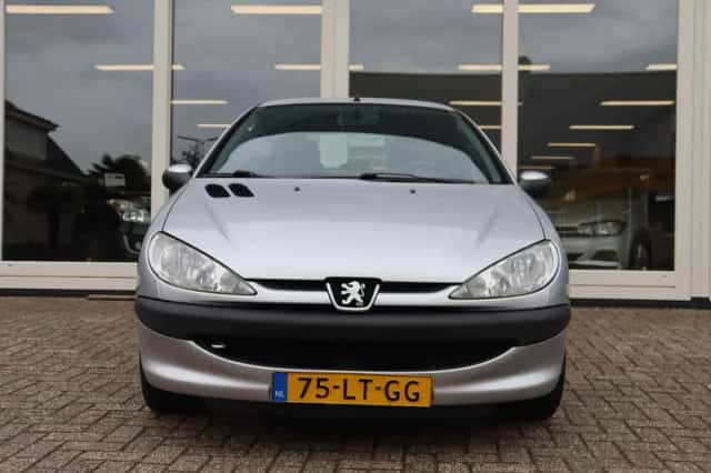 Peugeot 206 (2003) thumbnail 2
