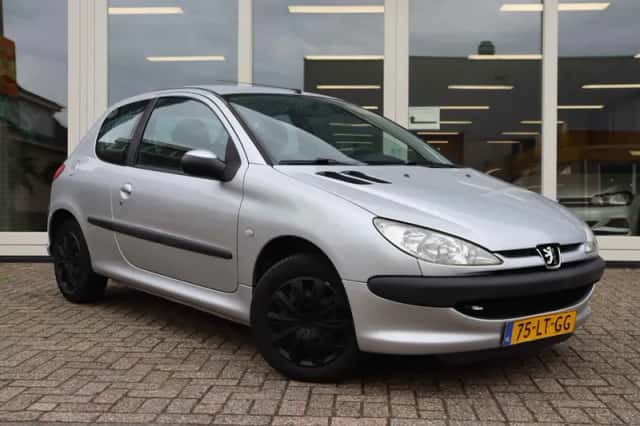Peugeot 206 (2003) thumbnail 3