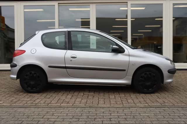 Peugeot 206 (2003) thumbnail 4