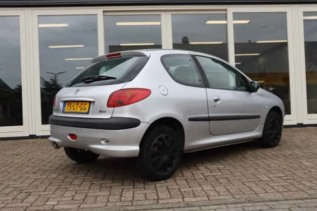 Peugeot 206 (2003) thumbnail 5