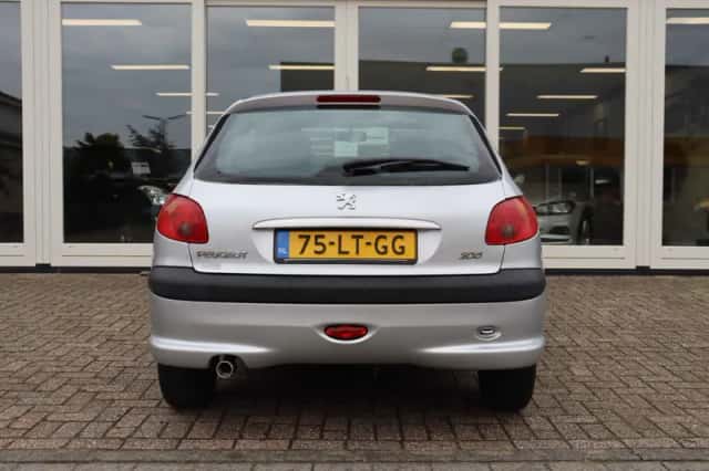 Peugeot 206 (2003) thumbnail 6