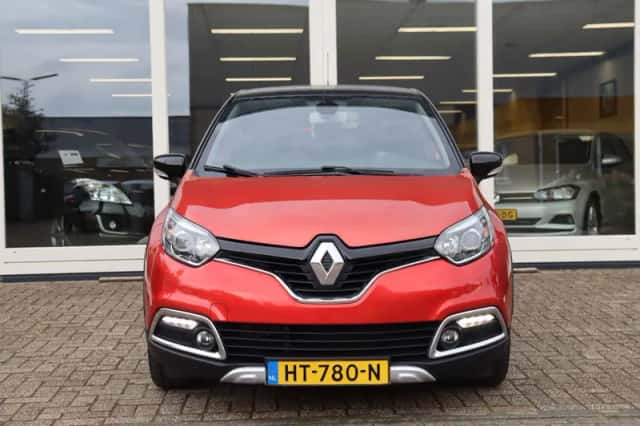 Renault Captur (2016) thumbnail 2