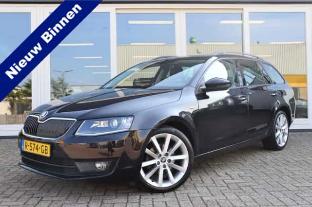 Škoda Octavia (2016) thumbnail 1