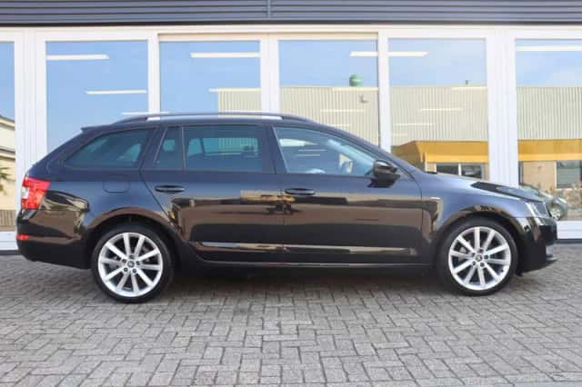 Škoda Octavia (2016) thumbnail 4